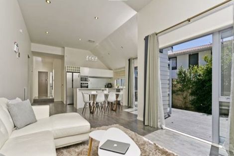 Photo of property in 1b Lynwood Road, New Lynn, Auckland, 0600