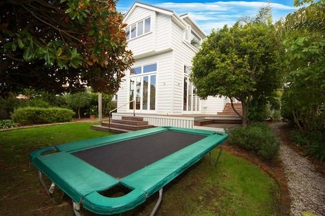 Photo of property in 145 Queen Street, Northcote Point, Auckland, 0627