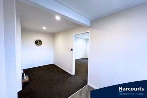 Photo of property in 25 Peterhouse Place, West Harbour, Auckland, 0618