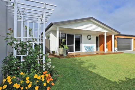 Photo of property in 22 Cassin Place, Taradale, 4112