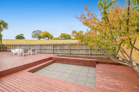 Photo of property in 2/39 Rifleman Rise, Unsworth Heights, Auckland, 0632