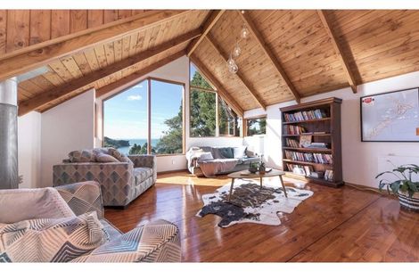 Photo of property in 125 Laingholm Drive, Laingholm, Auckland, 0604