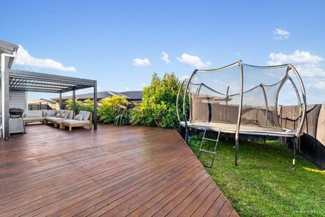 Photo of property in 12a Crows Road, Swanson, Auckland, 0614