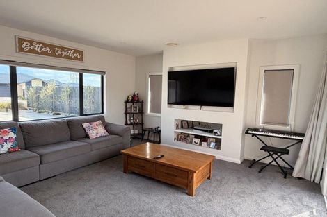 Photo of property in 34 Atlantic Drive, Fitzherbert, Palmerston North, 4410