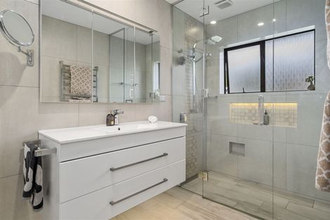 Photo of property in 1/16 Petrel Place, Massey, Auckland, 0614