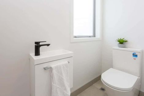 Photo of property in 44d Pine Avenue, Upper Hutt Central, Upper Hutt, 5018