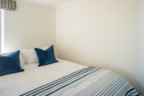 Photo of property in 20a Kahu Road, Paremata, Porirua, 5024