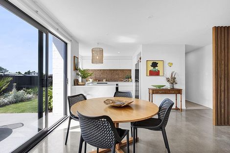Photo of property in 12 Greenpath Lane, Hurworth, New Plymouth, 4310