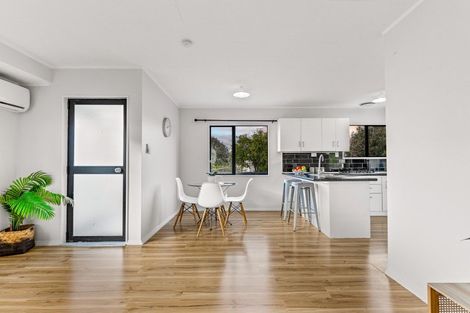 Photo of property in 12 Cameron Place, Ranui, Auckland, 0612
