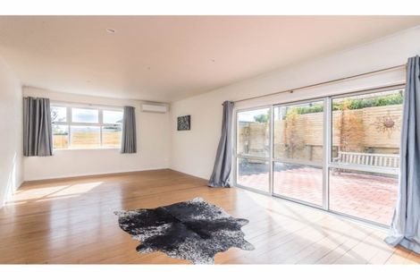 Photo of property in 6 Sheehan Road, Te Atatu South, Auckland, 0610