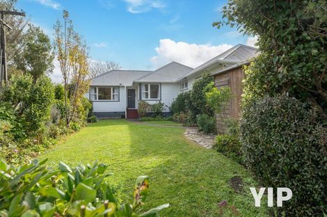 Photo of property in 10 Turville Crescent, Newlands, Wellington, 6037