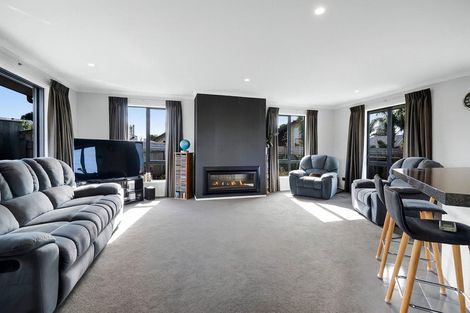 Photo of property in 9 Huetu Place, Bell Block, New Plymouth, 4312