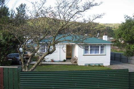 Photo of property in 7 Main Road, Wainuiomata, Lower Hutt, 5014