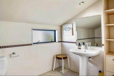 Photo of property in 2/64 Schnapper Rock Road, Schnapper Rock, Auckland, 0632