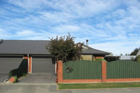 Photo of property in 2/12 Takaro Avenue, Sockburn, Christchurch, 8042