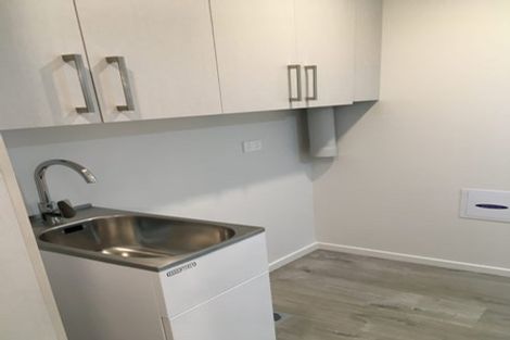 Photo of property in 2d/3 Sunnynook Road, Sunnynook, Auckland, 0620