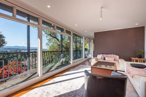 Photo of property in 33 Harbour View Road, Northland, Wellington, 6012