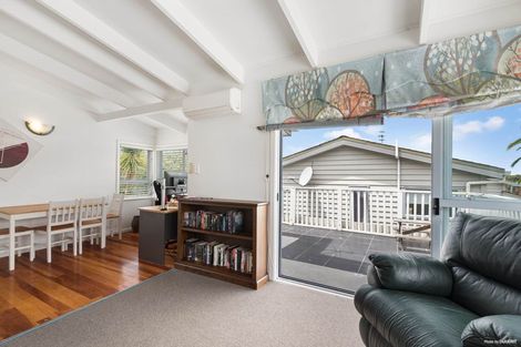 Photo of property in 7 Merville Avenue, Te Atatu South, Auckland, 0610