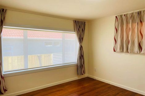 Photo of property in 11 Waipani Road, Te Atatu Peninsula, Auckland, 0610