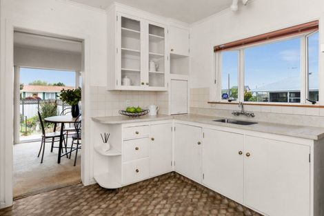 Photo of property in 6 Balmoral Street, Taradale, Napier, 4112