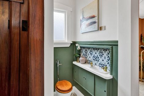 Photo of property in 10 Mangorei Road, Strandon, New Plymouth, 4312