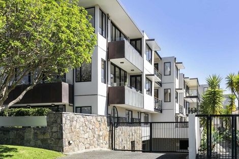 Photo of property in 2a/7 Frieston Road, Milford, Auckland, 0620