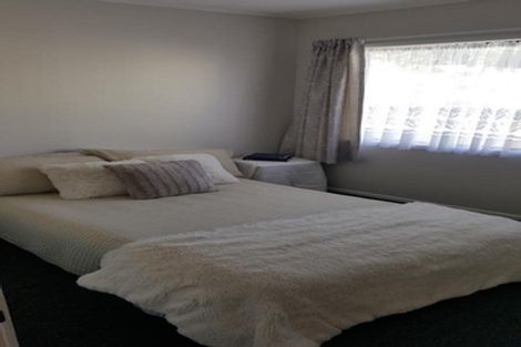 Photo of property in 28 Moire Road, Massey, Auckland, 0614