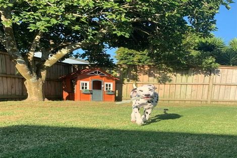 Photo of property in 8 Cameron Place, Ranui, Auckland, 0612