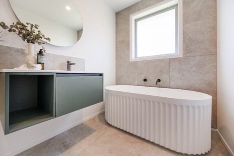 Photo of property in 68 Atlantic Drive, Fitzherbert, Palmerston North, 4410