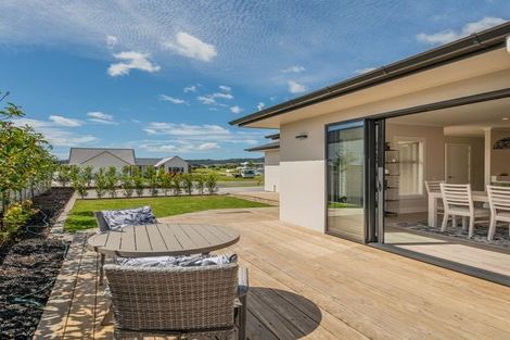Photo of property in 16 Awatea Drive, Whitianga, 3510