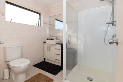 Photo of property in 59a Hewlett Road, Massey, Auckland, 0614