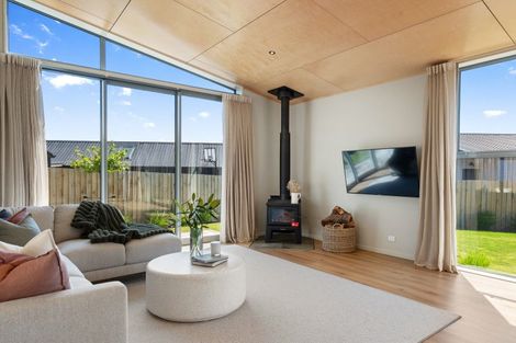 Photo of property in 13 Barnfields Close, Halswell, Christchurch, 8025