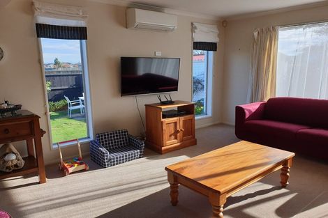 Photo of property in 18 Heaphy Place, Casebrook, Christchurch, 8051