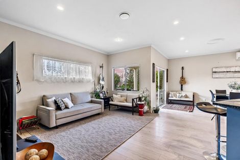 Photo of property in 21 Cinnabar Place, Westgate, Auckland, 0614