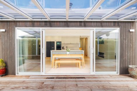 Photo of property in 48 Memorial Drive, Hokowhitu, Palmerston North, 4410