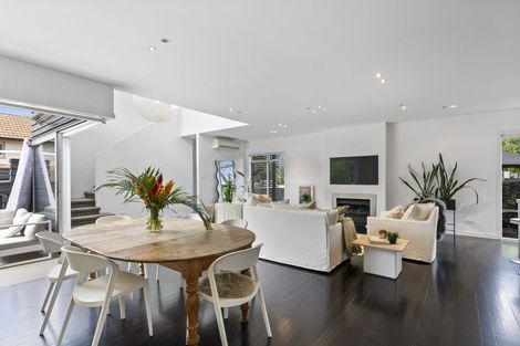 Photo of property in 1/9 Pierce Road, Milford, Auckland, 0620