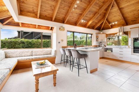 Photo of property in 2/60 Aberdeen Road, Campbells Bay, Auckland, 0620