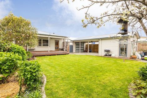 Photo of property in 15 Miro Street, Takaro, Palmerston North, 4410