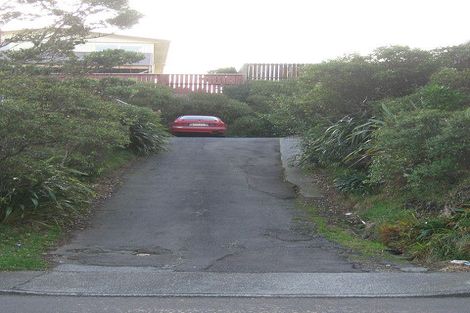 Photo of property in 23a Somes Crescent, Newlands, Wellington, 6037