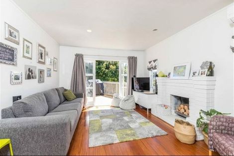 Photo of property in 65 Eskdale Road, Birkdale, Auckland, 0626
