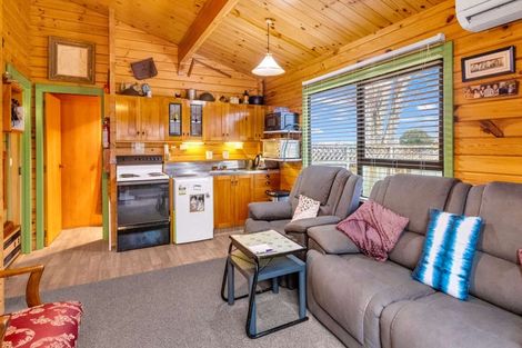 Photo of property in 39 Newburn Street, Waikaia, 9778