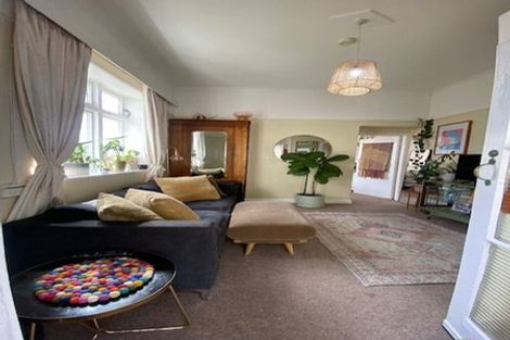 Photo of property in 8 Rixon Grove, Mount Victoria, Wellington, 6011