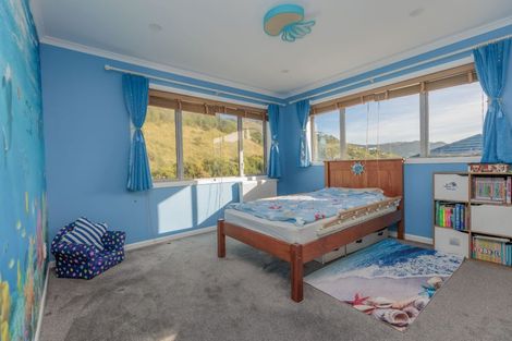 Photo of property in 32 Melksham Drive, Churton Park, Wellington, 6037