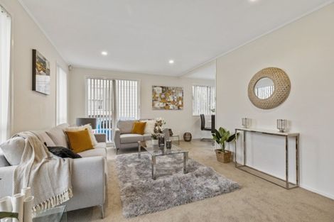 Photo of property in 122 Shifnal Drive, Randwick Park, Auckland, 2105