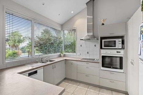 Photo of property in 12 Jelas Road, Red Beach, 0932