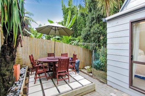 Photo of property in 16 Sylvan Crescent, Te Atatu South, Auckland, 0610