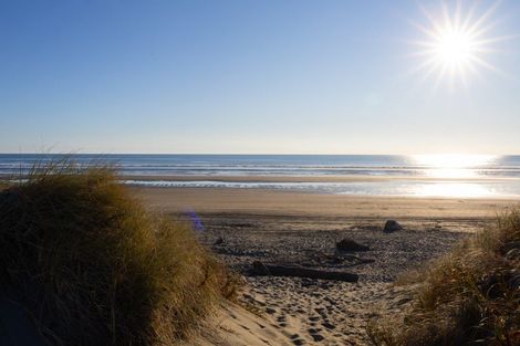 Photo of property in 2 Ocean Beach Street, Foxton Beach, Foxton, 4815