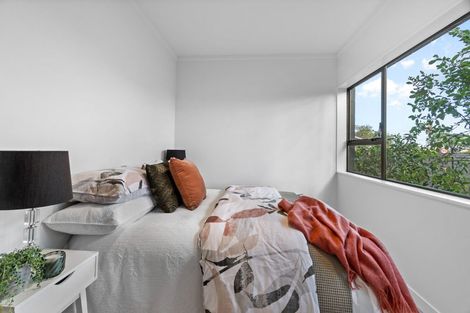 Photo of property in 1/965 Beach Road, Torbay, Auckland, 0630