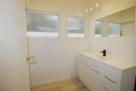 Photo of property in 208 Godley Road, Titirangi, Auckland, 0604