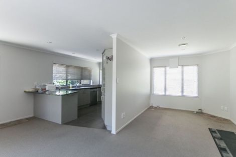 Photo of property in 94 San Marino Drive West, Henderson, Auckland, 0612
